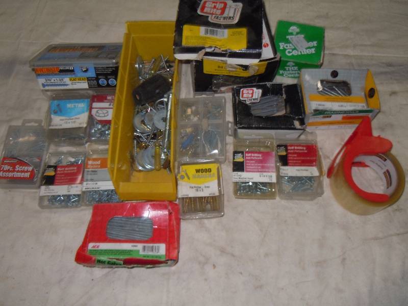 lot 237 image: Lot of nuts and bolts