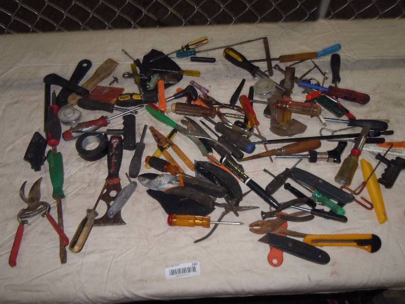lot 2400 image: Lot of Random Tools