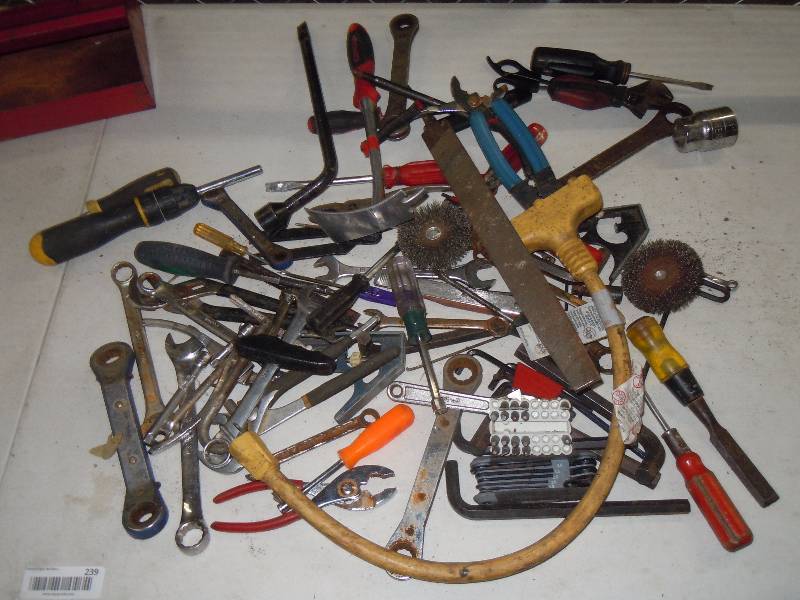 lot 2390 image: Lot of Random Tools