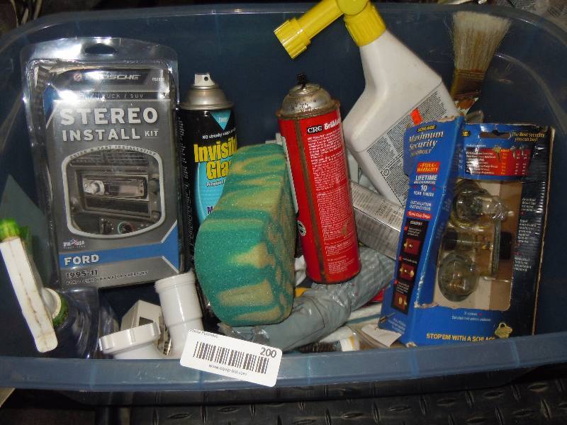 lot 200 image: Lot of Random Items