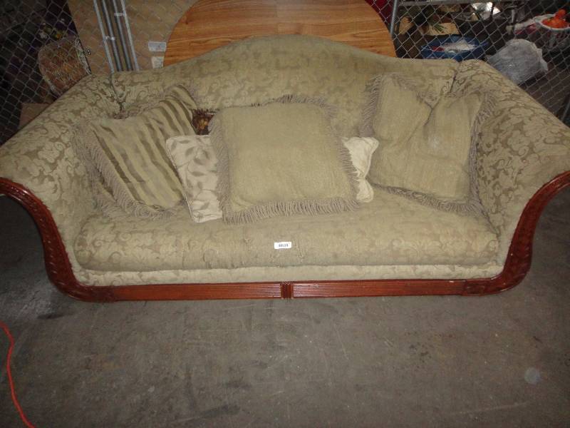 lot 62 image: Couch