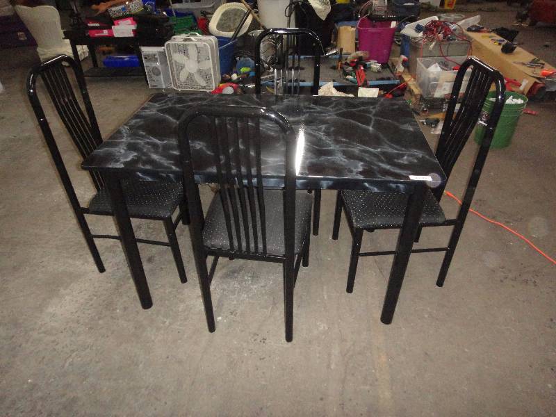 lot 67 image: Dining room table with chairs