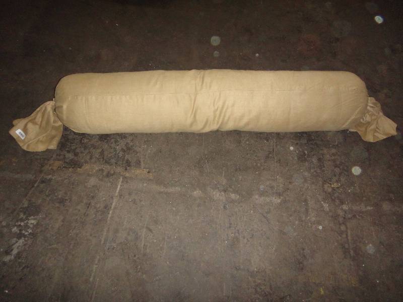 lot 71 image: Long Ole Pillow