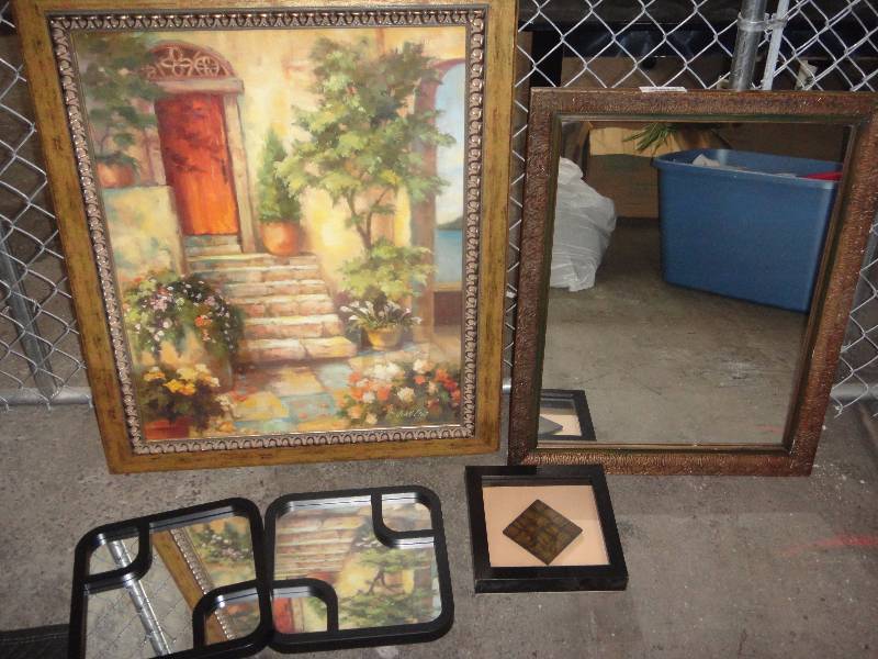 lot 79 image: Lot of Wall Decor