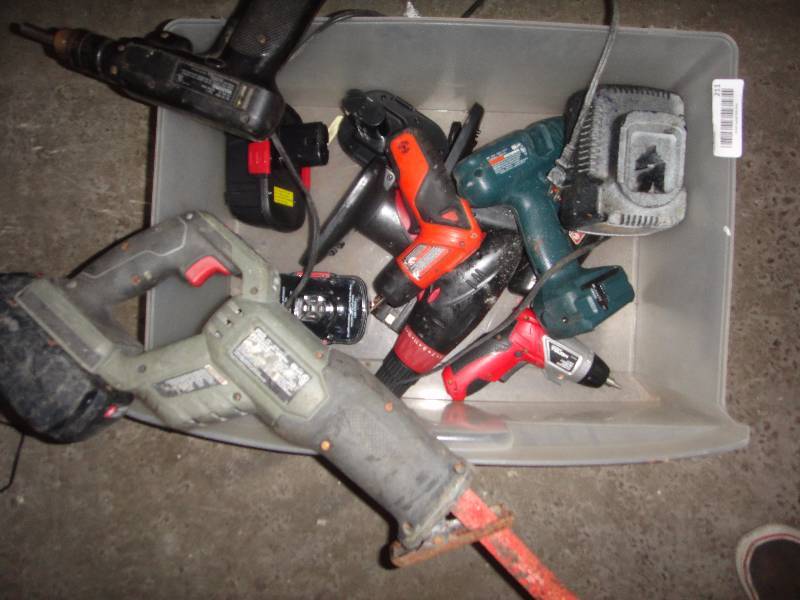 lot 211 image: Lot of Random Tools