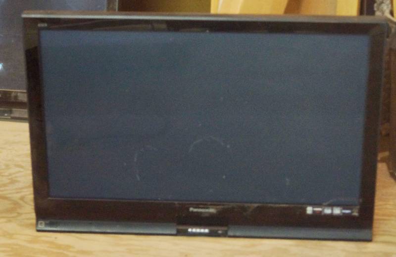 lot 4018 image: High Definition Plasma Television - 41 - Panasonic - TV M#TH-42PX75U - worked when uninstalled