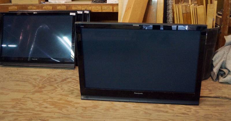 lot 4020 image: High Definition Plasma Television - 41 - Panasonic - TV M#TH-42PX75U - worked when uninstalled