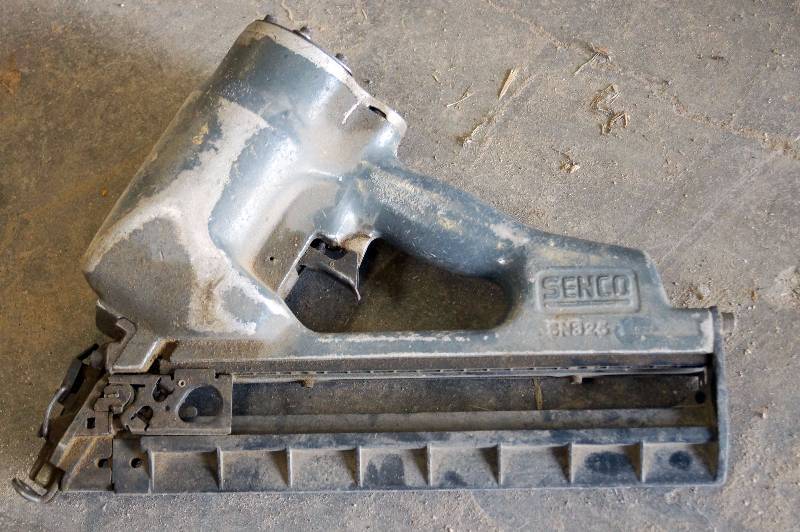 lot 4023 image: SENCO Framing Nailer - M#SN325 - works