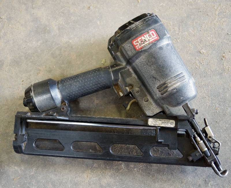 lot 4025 image: SENCO - Finish Nailer - works, spring is a little weak