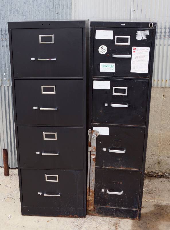 lot 4027 image: Lot of 2 - 4 Drawer filing cabinets - Great cabinets, but they have some weathering on the outside. Take a look at the photos