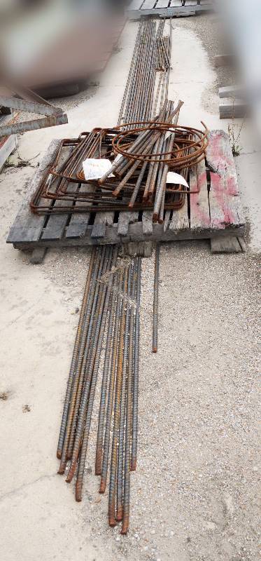 lot 4028 image: Lot of Rebar for Concrete - Long pieces, Squared pieced and circular pieces - see photos for sizes, length and numbers