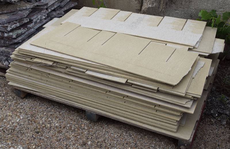 lot 4038 image: Pallet of Siding  Gray  Slatted - various sized pieces - see photo