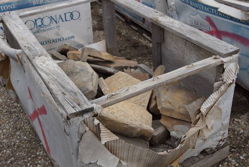 lot 4042 image: Pallet of CORONADO Stone Building Facing - Split Fieldstone Flats - Various Sizes and Pieces - see photo - this matches many other lots on this auction - stop by the preview to check them out
