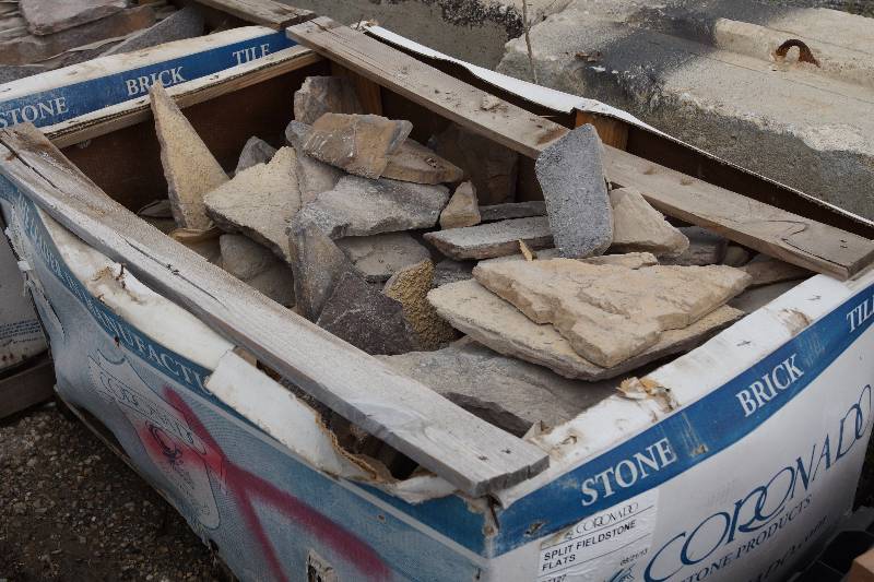 lot 4043 image: Pallet of CORONADO Stone Building Facing - Split Fieldstone Flats - Various Sizes and Pieces - see photo - this matches many other lots on this auction - stop by the preview to check them out