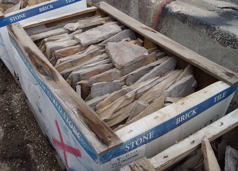 lot 4044 image: Pallet of CORONADO Stone Building Facing - Split Fieldstone Flats - Various Sizes and Pieces - see photo - this matches many other lots on this auction - stop by the preview to check them out