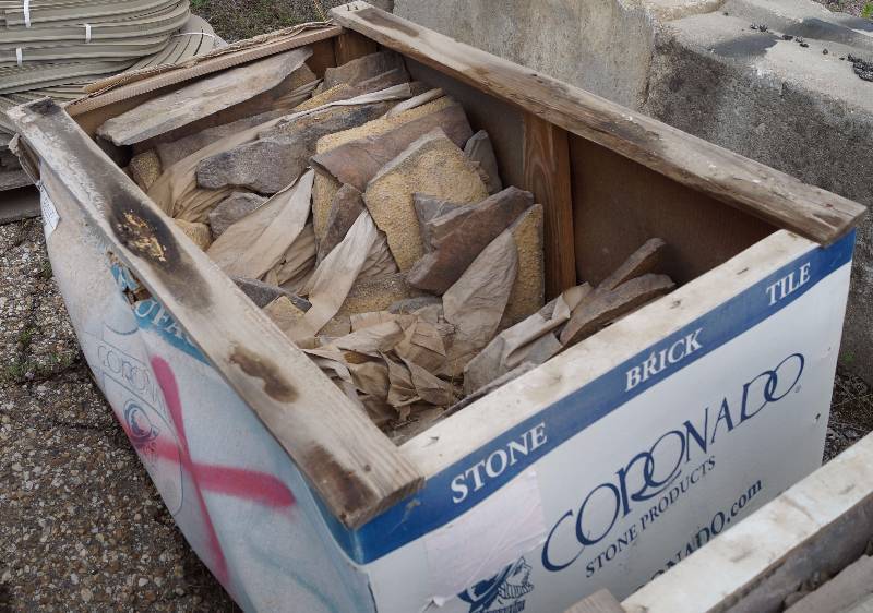 lot 4045 image: Pallet of CORONADO Stone Building Facing - Split Fieldstone Flats - Various Sizes and Pieces - see photo - this matches many other lots on this auction - stop by the preview to check them out
