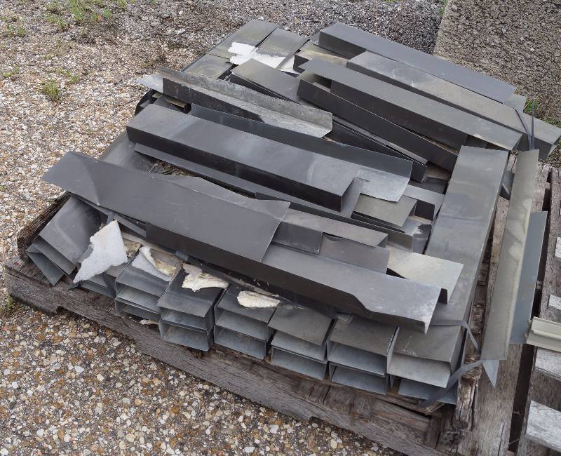 lot 4049 image: Pallet of Roofing Framing corner pieces - see photos