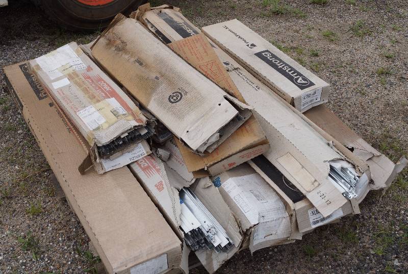 lot 4058 image: Pallet Lot of Suspended Ceiling Hardware -Long and Short Pieces - See photos for - qty, sizes and brands