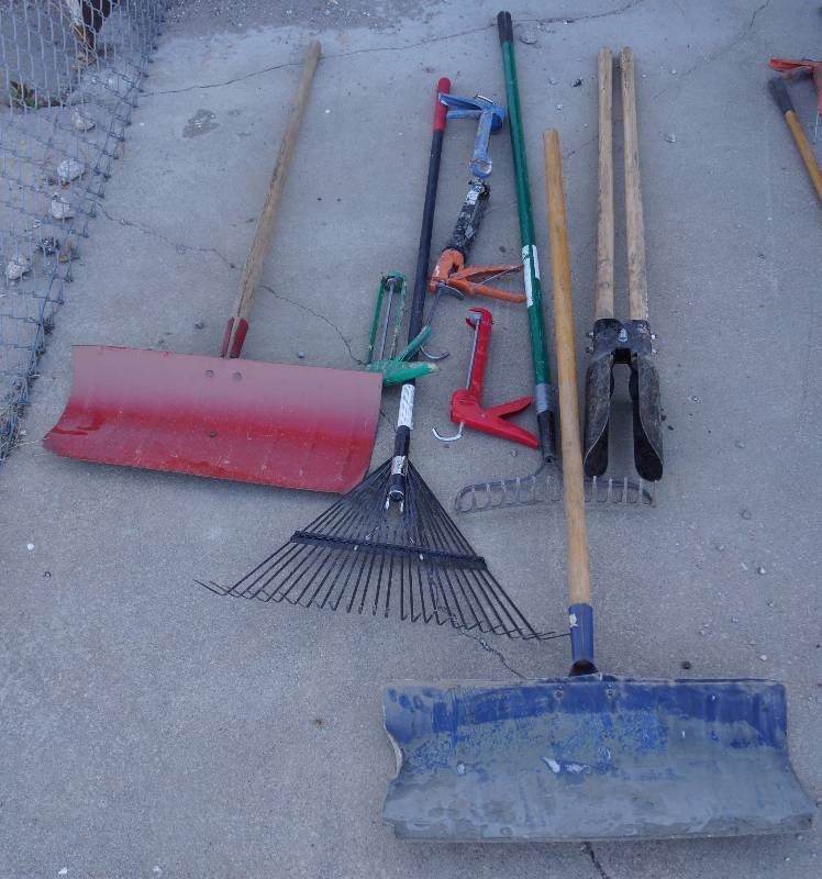 lot 9120 image: Lot of Maintenance Tools - Snow shovels, post hole digger, rakes, caulking guns - as pictured