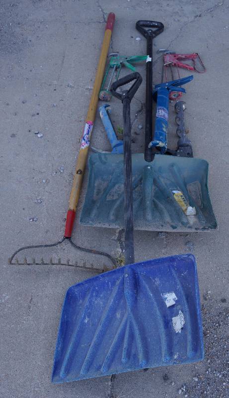 lot 9123 image: Lot of Maintenance Tools - Snow shovels, post hole digger, rake, caulking guns - as pictured
