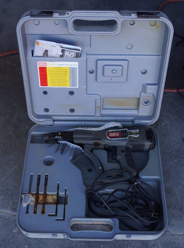 lot 9125 image: Senco Collate Screw Driver DS200-AC - W Case and Manual - Works