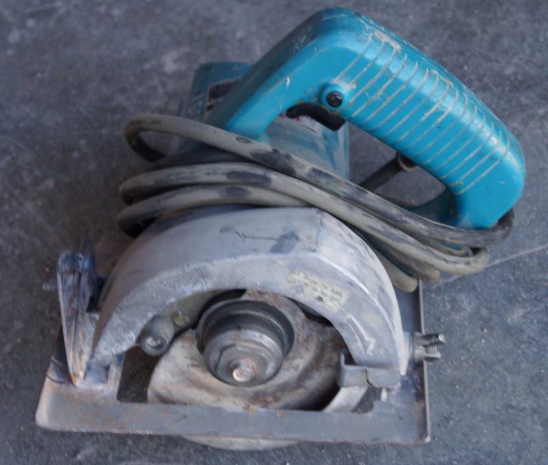 lot 9130 image: Makita 4200N 4-38 110mm Circular Saw, 7.5A - works