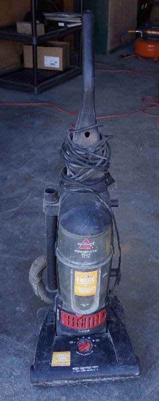 lot 9137 image: Bissell - Powerforce Helix Vacuum - M#68C7 - works