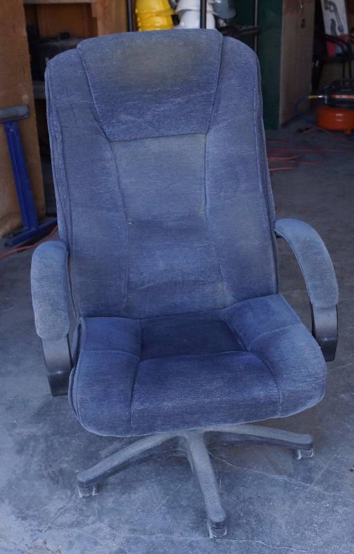 lot 9140 image: Blue Office Chair
