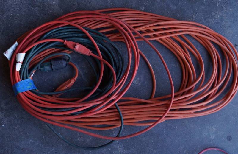 lot 9141 image: Lot of Extension Cords - 175 total - 125, 1 50 and 1100 - all work