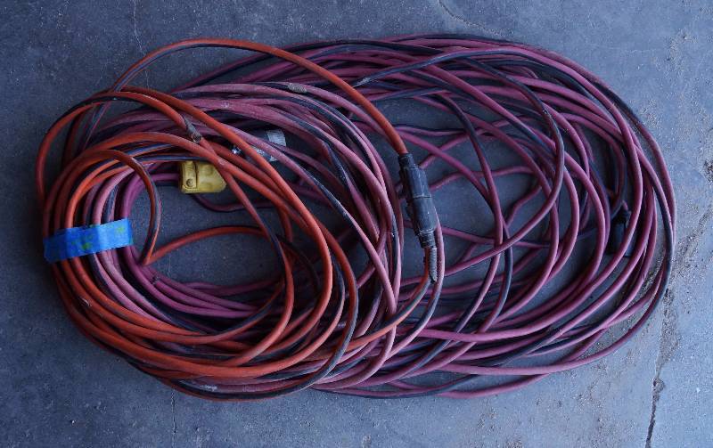 lot 9143 image: Lot of Extension Cords - 175 total - 125, 1 50 and 1100 - all work