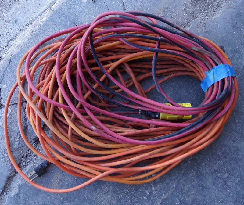 lot 9144 image: Lot of Extension Cords - 175 total - 125, 1 50 and 1100 - all work