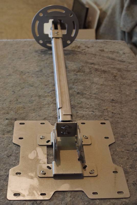 lot 9148B image: Heavy Duty Hanging swivel Bracket - see photos for measurements