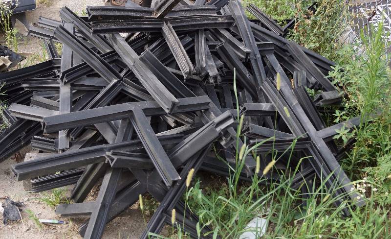 lot 4048 image: Lot of SIKA Greenstreak - Waterstop - Paving Cap Seal - see photo Ts, Corners, Crosses - various pieces - Black