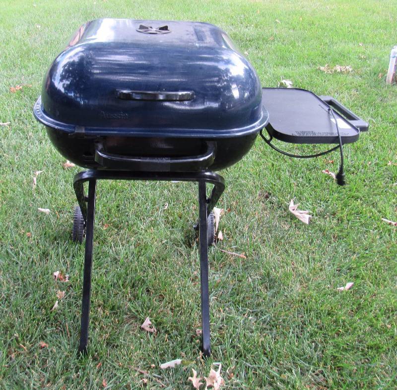 lot 7702 image: Portable Charcoal Grill Blue with side tray