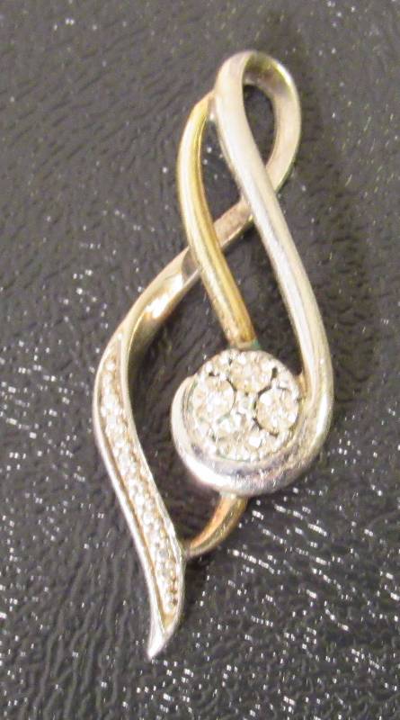 lot 7716 image: Pendant 10K Gold  Sterling Silver w diamonds - 1.64 grams