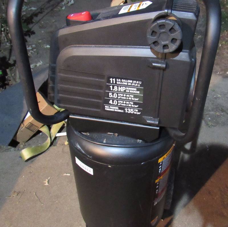 lot 7726 image: Air Compressor - 11 Gallons - 1.8 HP - 135 PSI - works Black