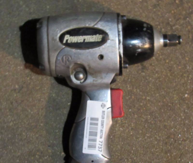 lot 7737 image: Pneumatic Impact Wrench - Powermate 38