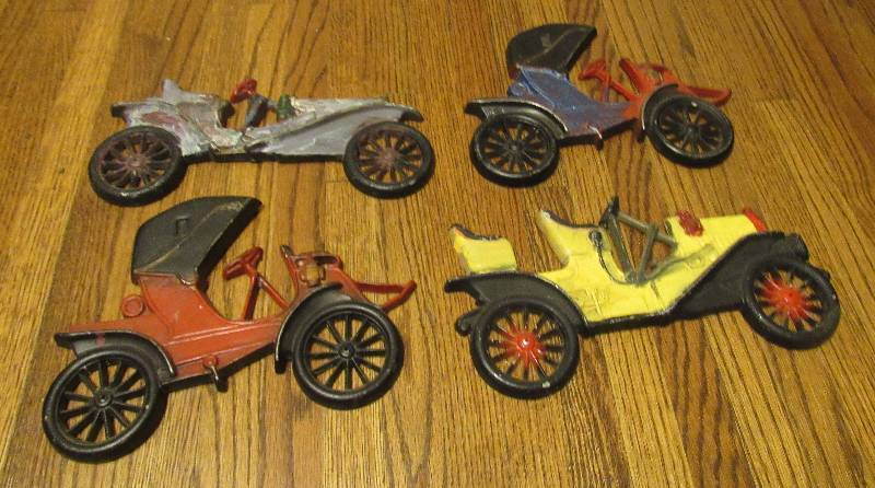 lot 7741 image: Lot of 4 - Vintage Midwest Cast Metal Cars - Wall Dcor - Neat