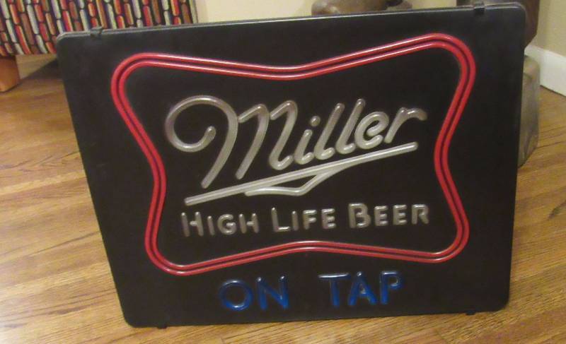 lot 7746 image: Lighted Sign - Miller High Life Beer - ON TAP - Great for your bar
