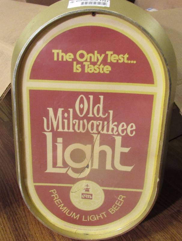 lot 7747 image: Vintage Old Milwaukee Light Beer Sign