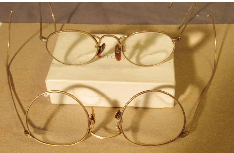 lot 7750 image: Lot of 2 - Vintage Bifocal Glasses - 10KT GF