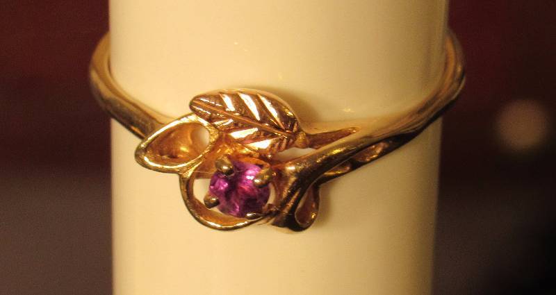 lot 7757 image: Ladies Fashion Ring - RoseYellow Gold 10K - with Amethyst Stone- size 8 - 1.86 grams