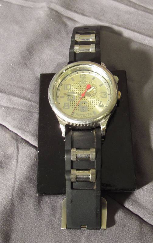lot 7760 image: Mens Invicta Swiss Wrist Watch