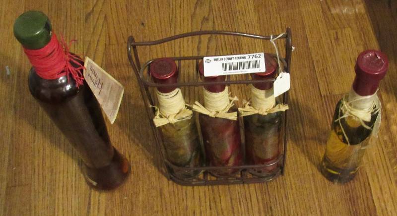 lot 7762 image: Kitchen Dcor Bottles - Vinegar and Oil - Cool