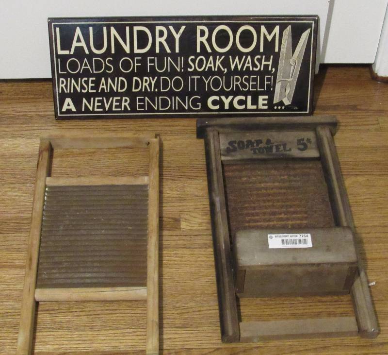 lot 7764 image: Vintage Washboards and Laundry Room Sign - Cool Dcor