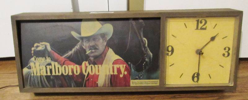 lot 7768 image: Vintage Marlboro Country Clock featuring the Marlboro Man - electric works