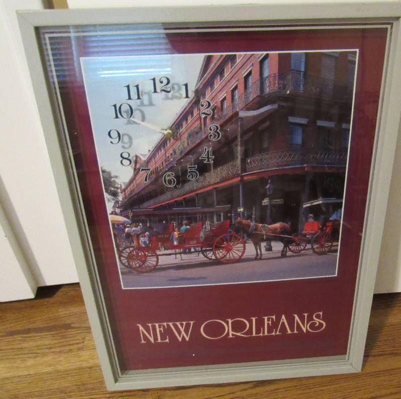 lot 7769 image: New Orleans Picture Clock - Love that city