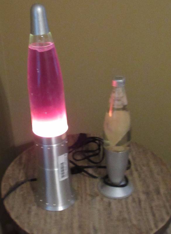 lot 7783 image: Lot of 2 lava lamps - Groovy