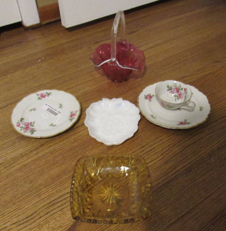 lot 7785 image: Lot of assorted Glassware - 2 Rose plates and one cup - 3 candy dishes