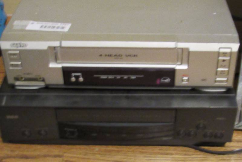 lot 7797 image: Lot of 2 VCRs and 2 VHS movies